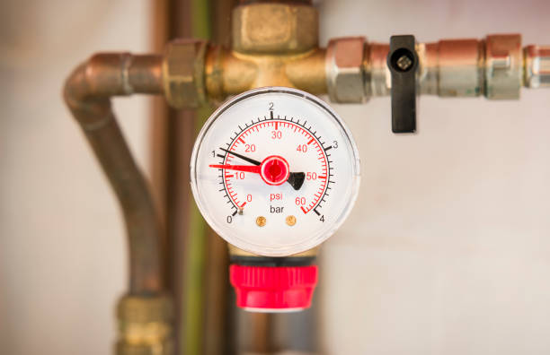 Central heating pressure gauge in UK home Pressure gauge on a sealed central heating system in a UK home temperature gauge stock pictures, royalty-free photos & images