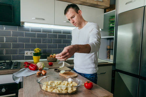 istock Unrecognizable man cooking vegetables in the kitchen 1404877596