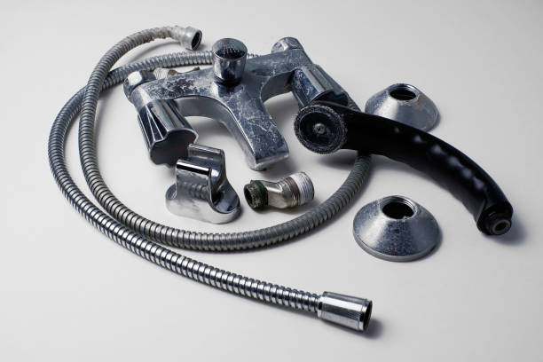 istock Old shower and bathtub faucet 1404880149