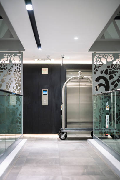 istock Empty luxury hotel corridor with porter trolly at lift 1404886916