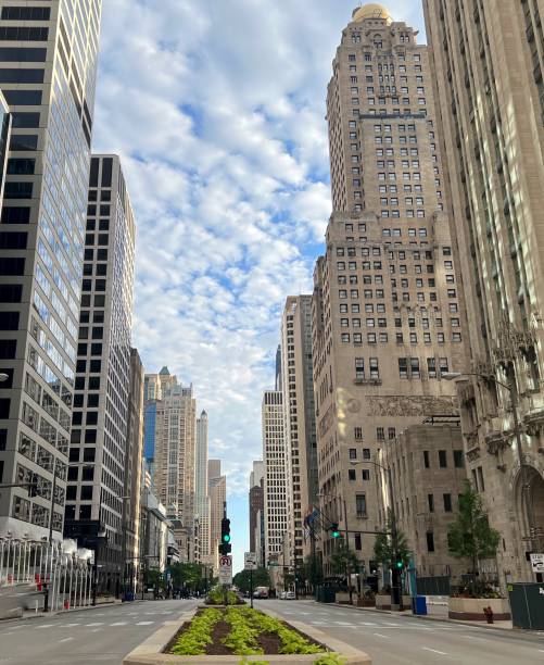 the magnificent mile, чикаго - michigan avenue стоковые фото и изображения