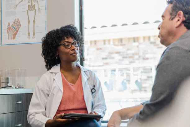 istock Surgeon meets with the male patient 1404901750