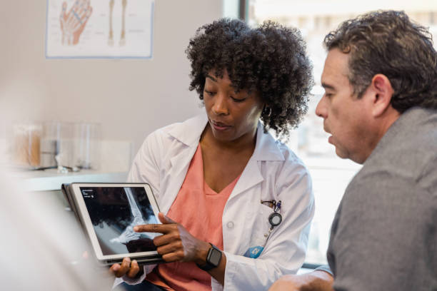 istock Nurse points out a concerning spot on the x-ray 1404901774