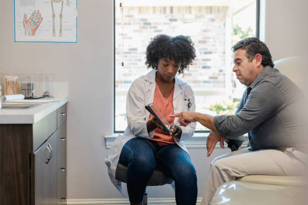 istock Male patient points to the tablet 1404901777
