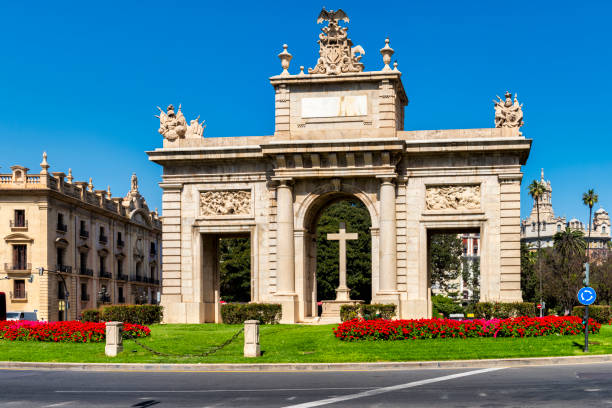 istock Porta de la mar (Sea Gate) in Valencia, Spain 1404910397