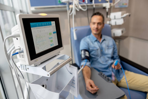 병원에서 모니터링되는 환자의 활력 징후 - 산소 포화도 측정기 뉴스 사진 이미지