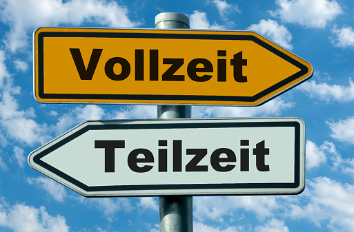 Signposts point to full-time and part-time working life - German language
