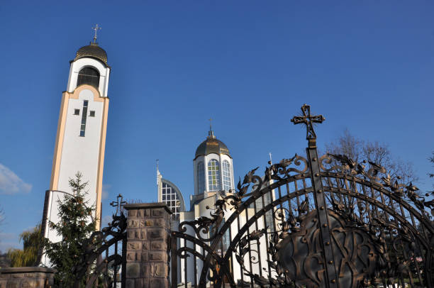 鐘楼と至高使徒ペテロとパウロの大聖堂 - religion christianity bell tower catholicism ストックフォトと画像