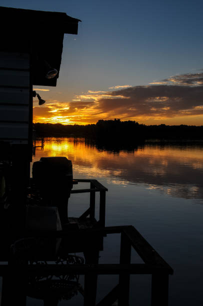istock Lake Palestine Sunset Vertical 1404956081