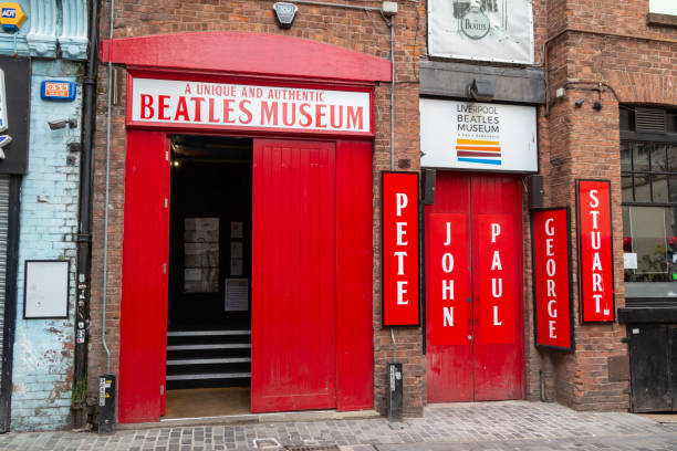 liverpool beatles museum in mathew street a liverpool - paul mccartney foto e immagini stock