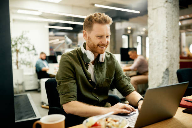 istock Happy businessman working on laptop in the office. 1404987295