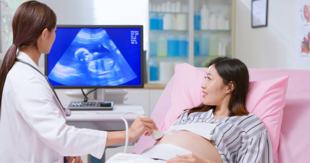concept d’examen prénatal - human pregnancy ultrasound medical exam doctor photos et images de collection