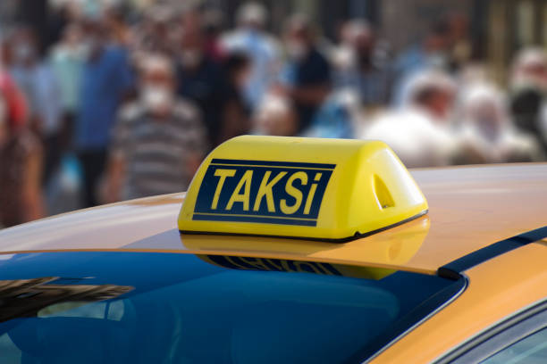 cartello taxi commerciale in turchia - yellow taxi foto e immagini stock