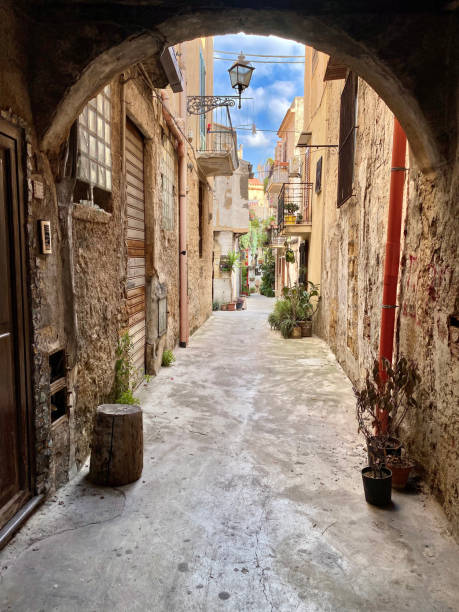 istock Alley in Monreale, Sicily 1405056492
