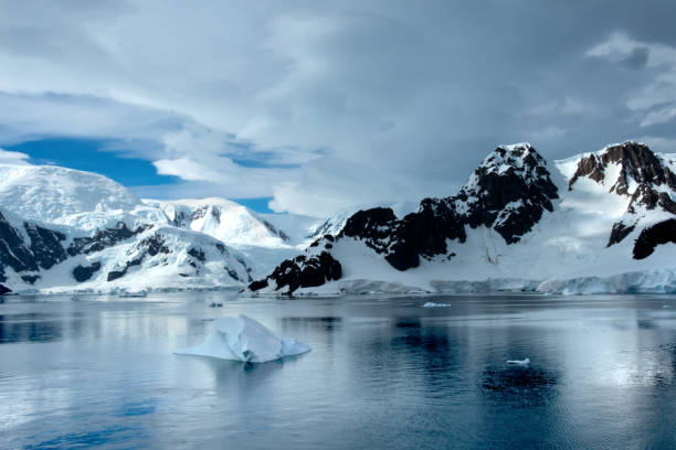 istock Ice bergs floating in front of Antarctica. 1405080005