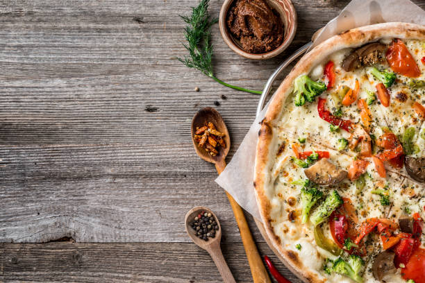 istock Delicious big vegan pizza, textspace on side 1405109548
