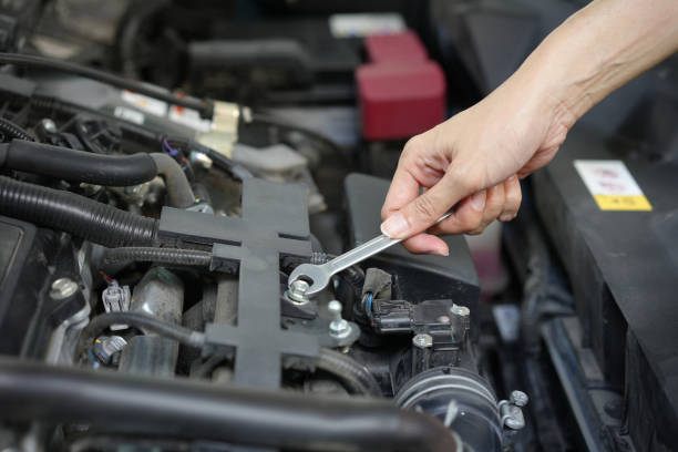 istock Technician engineer check the engine car daily, maintenance and repair concept 1405141205