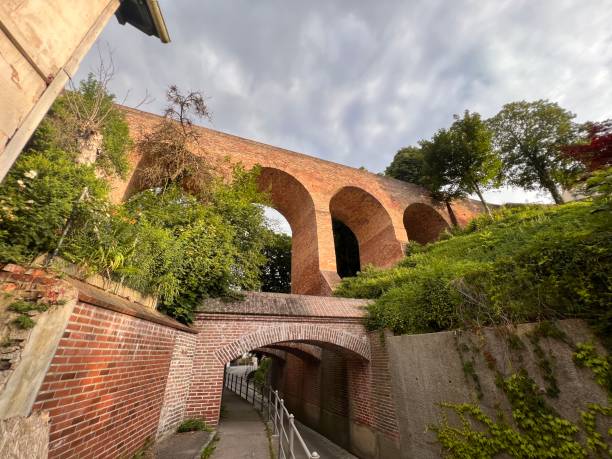 dingolf bayern niederbayern obere stadt - ponte hochbrücke - in der stadt foto e immagini stock