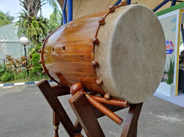 mosque drum drum that is used in Muslim mosques, as a sign of time before prayer. bedug stock pictures, royalty-free photos & images