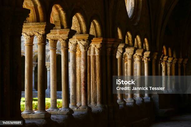 Fontfroide Abbey Aude The Cloister Stock Photo - Download Image Now - Abbey - Monastery, Architectural Column, Aude