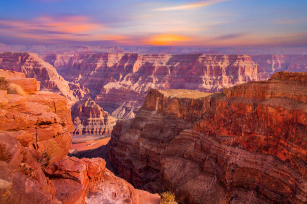 Sunset view of the Grand Canyon in Arizona, United States Sunset view of the Grand Canyon in Arizona, United States south rim stock pictures, royalty-free photos & images
