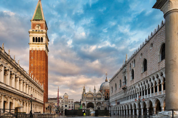 istock Venice downtown autumnal shooting 1405172490