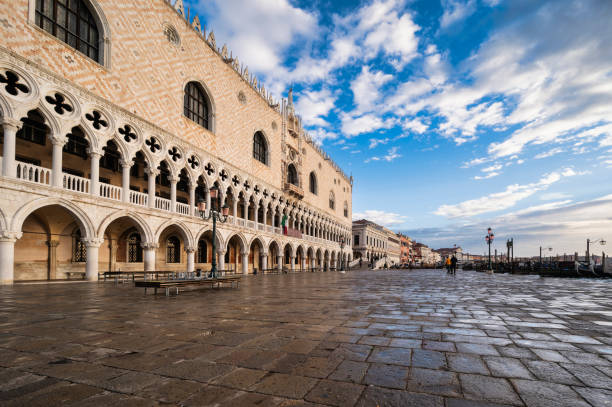 istock Venice downtown autumnal shooting 1405173006