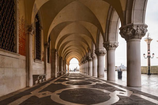 istock Venice downtown autumnal shooting 1405173111