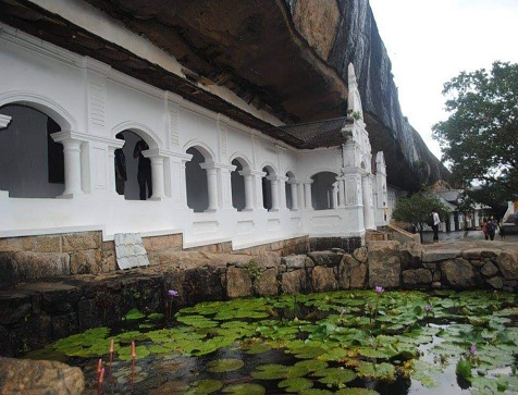 Templo de la Cueva de Dambulla, también conocido como el Templo de Oro de Dambulla, Dambulla, Sri Lanka photo