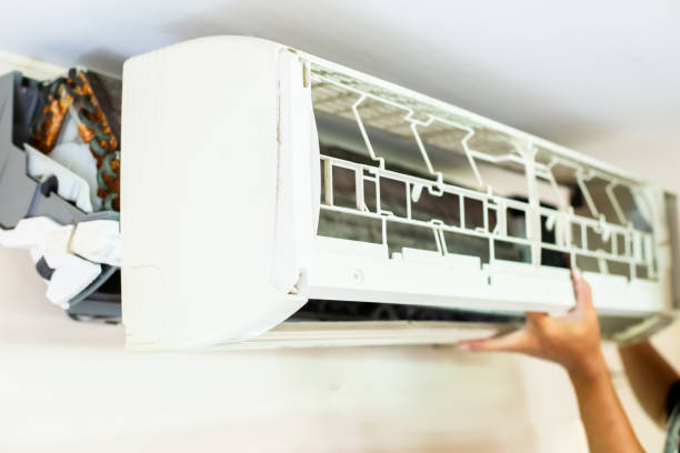 istock Selective focus to air conditioner with blurry hand of male technician. 1405220185
