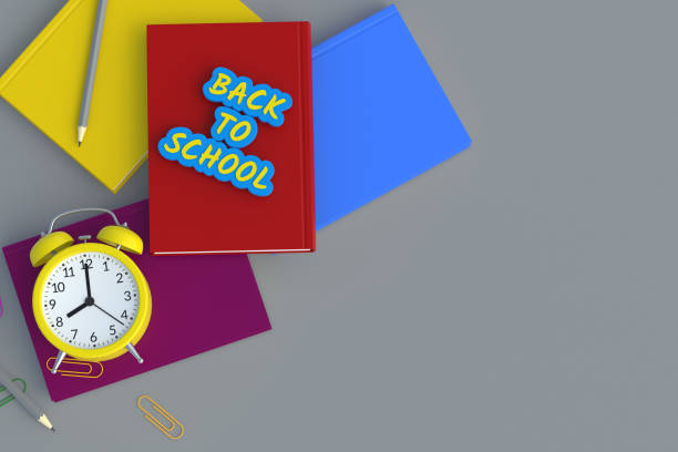 wort zurück in die schule über schreibwarenzubehör. bildungskonzept. draufsicht. leerzeichen kopieren. 3d-rendering - back to school equipment capital letter clock stock-fotos und bilder