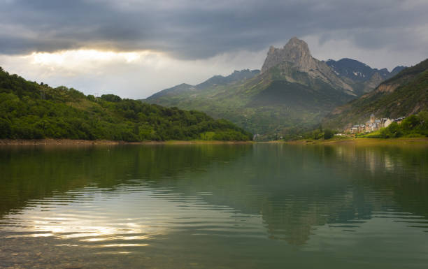 It is located in the Pyrenees, on the border between Spain and France.