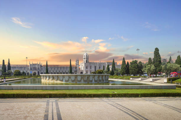 el monasterio de los jerónimos o monasterio de los jerónimos. lisboa, portugal - monastery of jeronimos fotografías e imágenes de stock