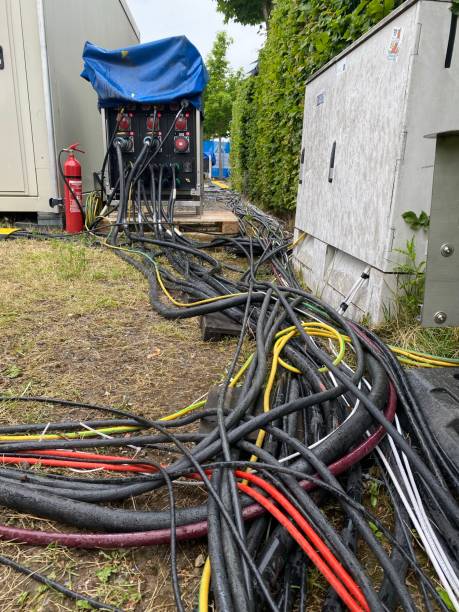 кабельный хаос - electricity chaos cable connection стоковые фото и изображения