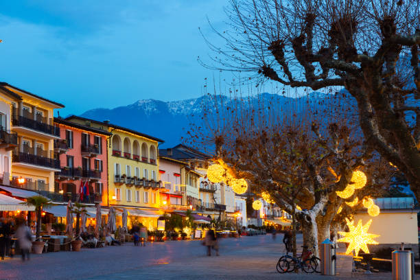 vista nocturna del casco antiguo de ascona, suiza - winter scape fotografías e imágenes de stock