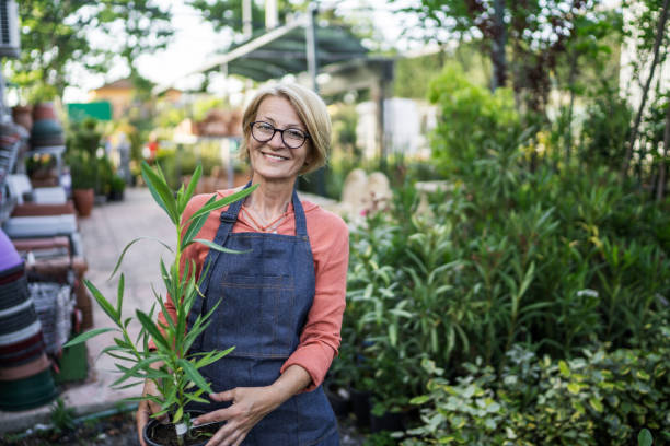 istock Florist holding a plant 1405287462