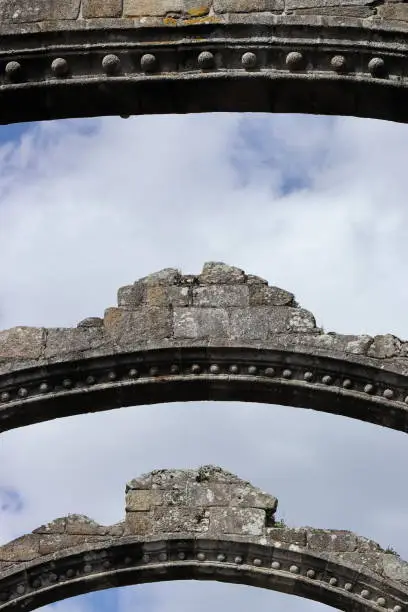Photo of Romanesque transverse arch of a Galician church.