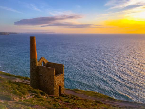 istock Towanroath Engine House at Wheal Coates tin mine, Cornwall 1405298947