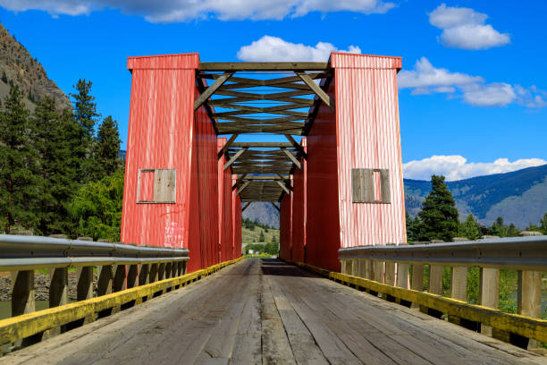 historyczny ashnola covered bridge keremeos - similkameen river zdjęcia i obrazy z banku zdjęć