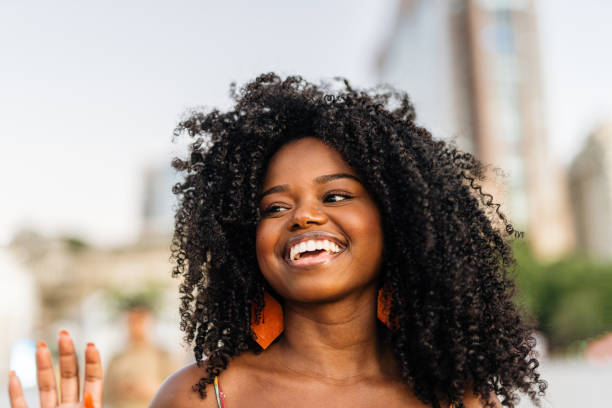 Smiling black woman in the city Smiling black woman in the city samba dancing stock pictures, royalty-free photos & images