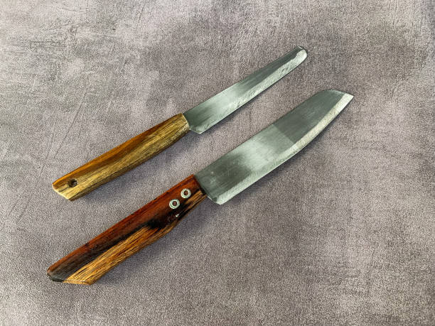 木製のハンドル付きナイフ。様々なバリエーションのナイフ - cooking kitchen utensil wood isolated ストックフォトと画像