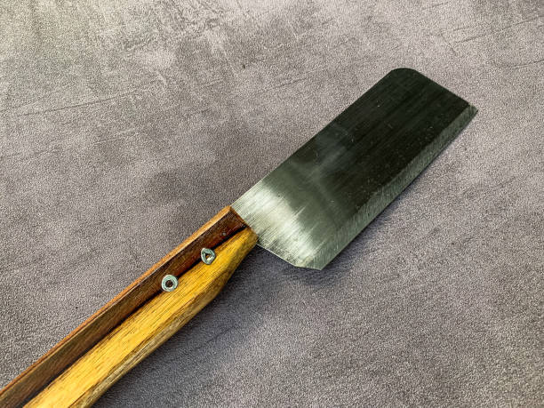 木製のハンドル付きナイフ。様々なバリエーションのナイフ - cooking kitchen utensil wood isolated ストックフォトと画像