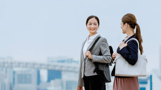 istock Two career women commuting (time lag commuting / success) 1405386088