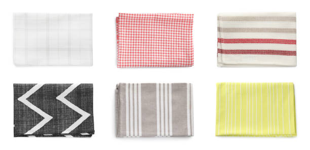 set con diversi asciugamani da cucina puliti su sfondo bianco, vista dall'alto. design del banner - domestic kitchen towel dish cloth rag foto e immagini stock