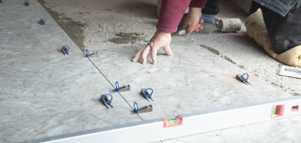 istock Laying floor ceramic tile. Renovating the floor 1405404154