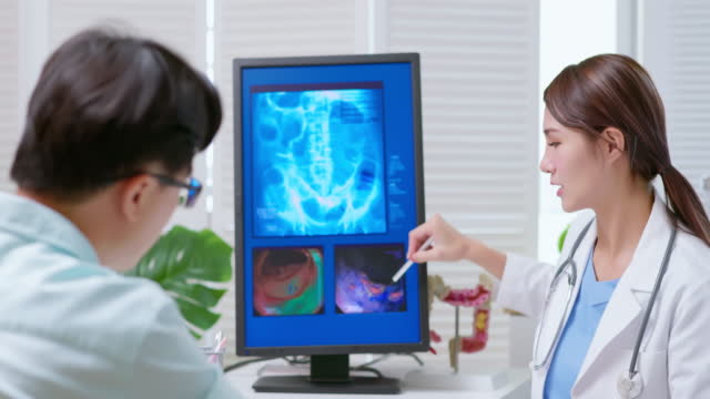 doctor explain colon xray