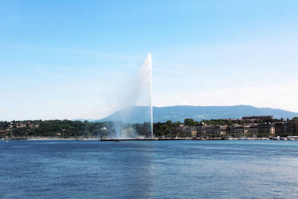 istock Huge Geneva fountain on Geneva lake. 1405445471