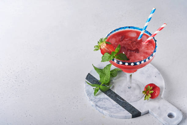 patriotic cocktail 4th july. glass margarita cocktail with strawberry, mint and iced. drinks for american independence day celebration. - flag glass striped fourth of july imagens e fotografias de stock