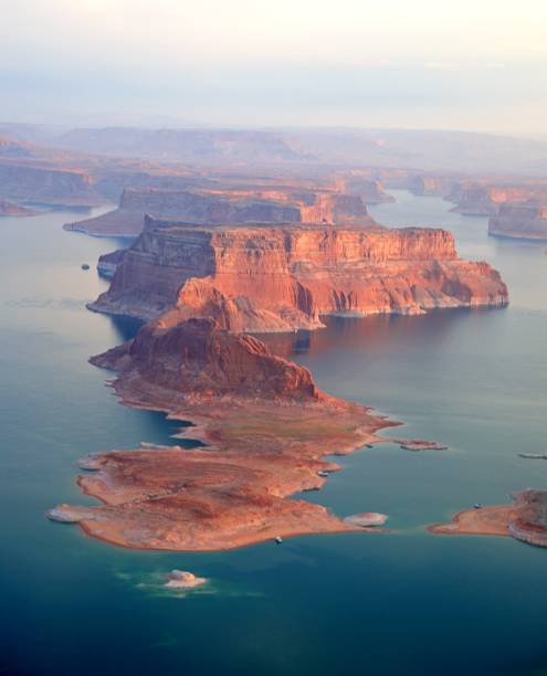 Aerial view over Lake Powell Lake Powell I’m Morgenlicht lake powell stock pictures, royalty-free photos & images