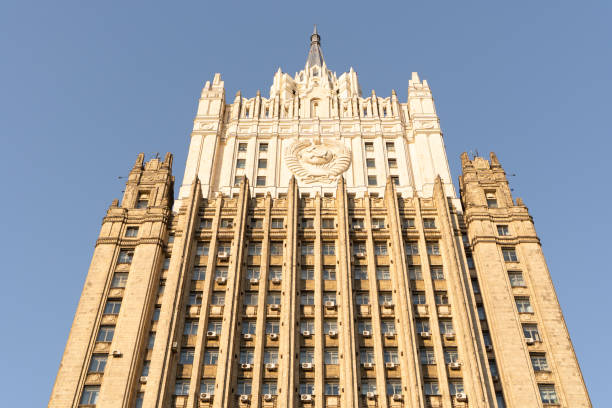 建物の外務省ロシアます。 - steeple spire national landmark famous place ストックフォトと画像